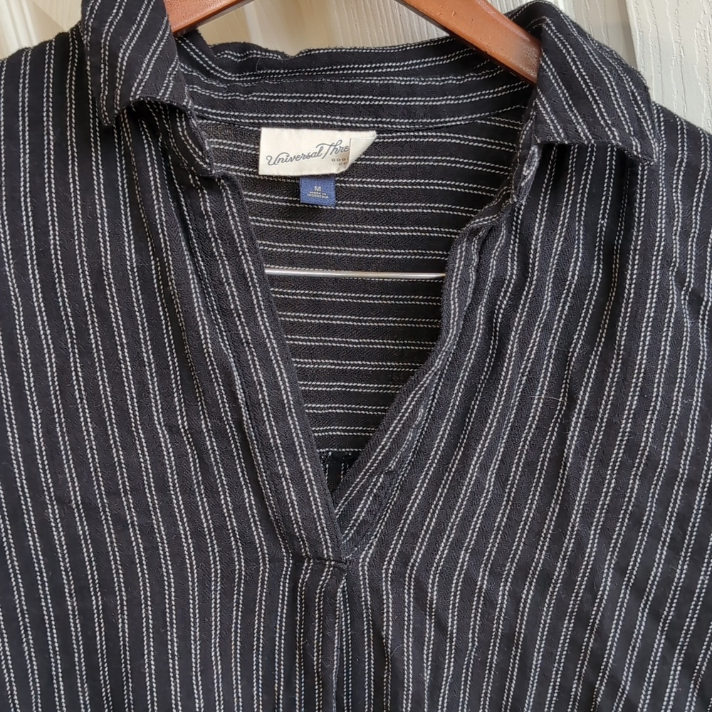 Universal Thread Black White Stripe Split Neck Blouse Size Medium - Picture 3 of 5